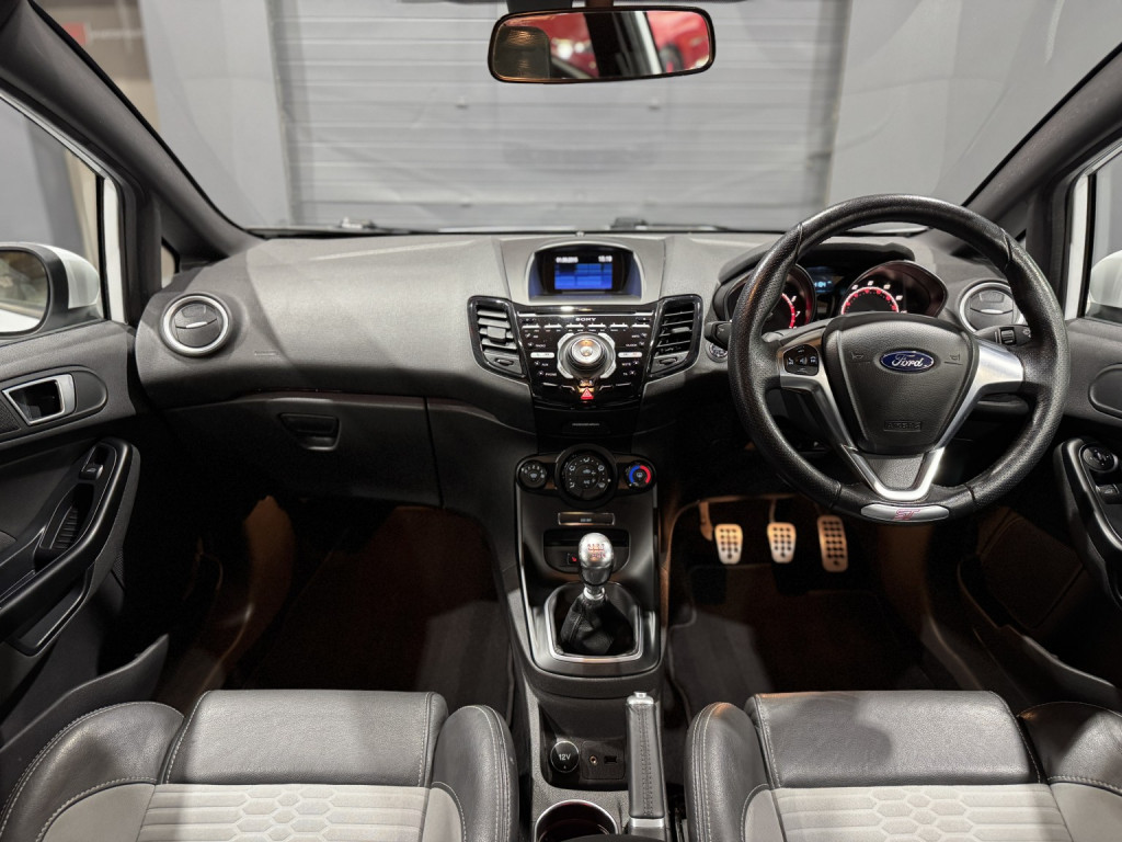 View FORD FIESTA 1.6 T EcoBoost ST-2