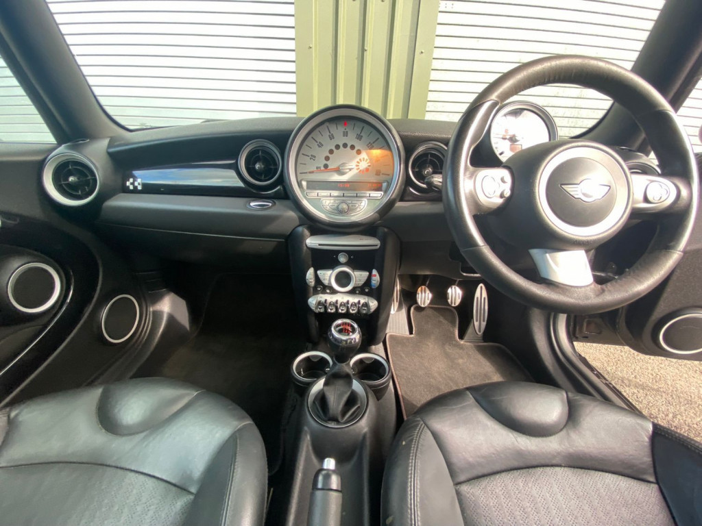 View MINI MINI JOHN COOPER WORKS