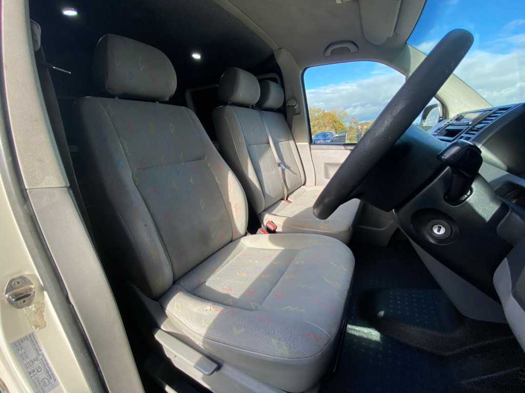 VOLKSWAGEN TRANSPORTER