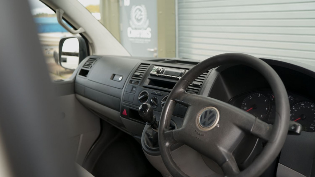 VOLKSWAGEN TRANSPORTER