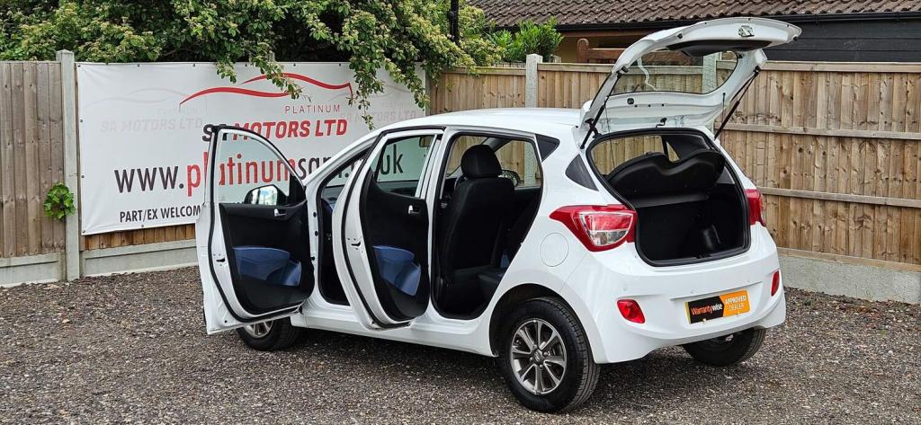 View HYUNDAI I10 1.2 Premium Auto Euro 5 5dr