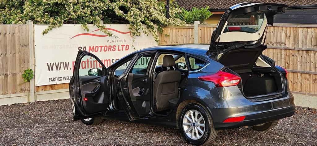 View FORD FOCUS 1.0T EcoBoost Titanium Auto Euro 6 (s/s) 5dr