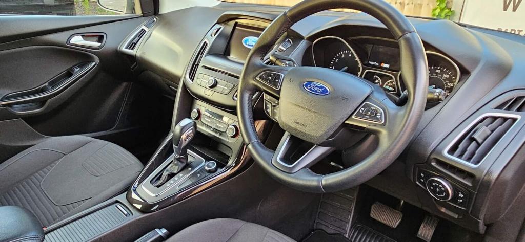 View FORD FOCUS 1.0T EcoBoost Titanium Auto Euro 6 (s/s) 5dr
