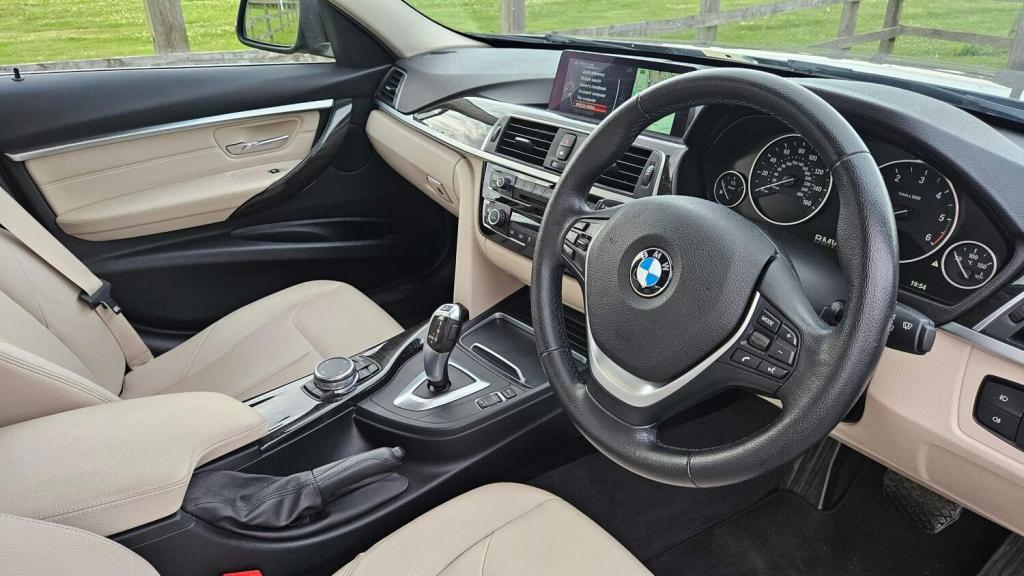 View BMW 3 SERIES 2.0 320d Luxury Auto Euro 6 (s/s) 4dr