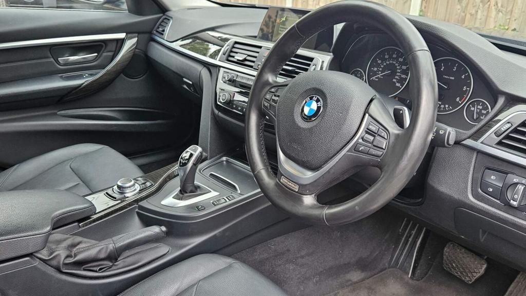 View BMW 3 SERIES 2.0 320d Luxury Auto Euro 6 (s/s) 4dr