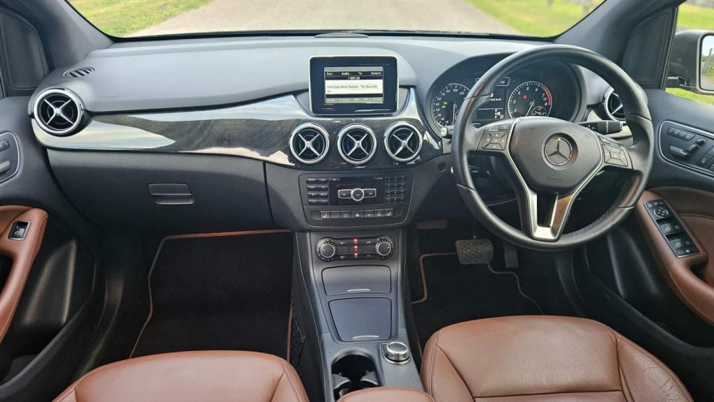 View MERCEDES-BENZ B CLASS 1.6 B180 BlueEfficiency SE 7G-DCT Euro 5 (s/s) 5dr