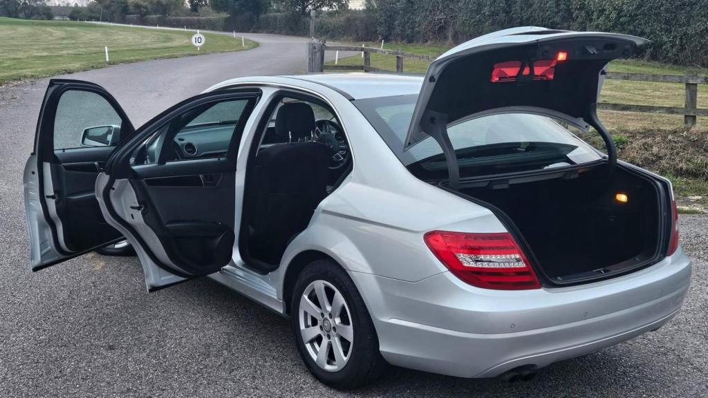 View MERCEDES-BENZ C CLASS 1.8 C180 BlueEfficiency SE G-Tronic+ Euro 5 (s/s) 4dr