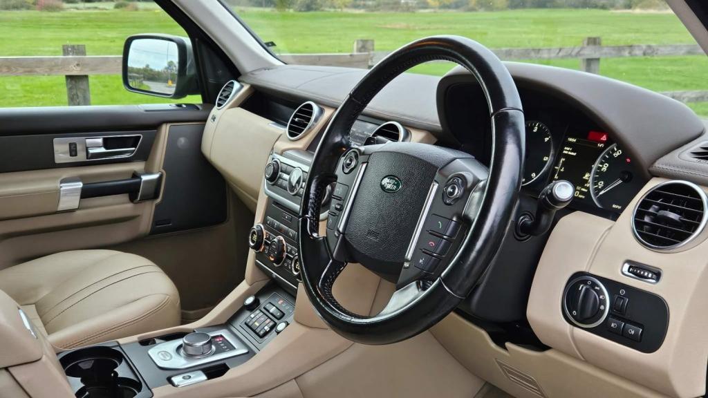 View LAND ROVER DISCOVERY 4 3.0 SD V6 XS Auto 4WD Euro 5 5dr