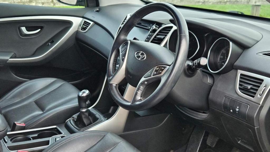 View HYUNDAI I30 1.6 Premium Euro 6 5dr