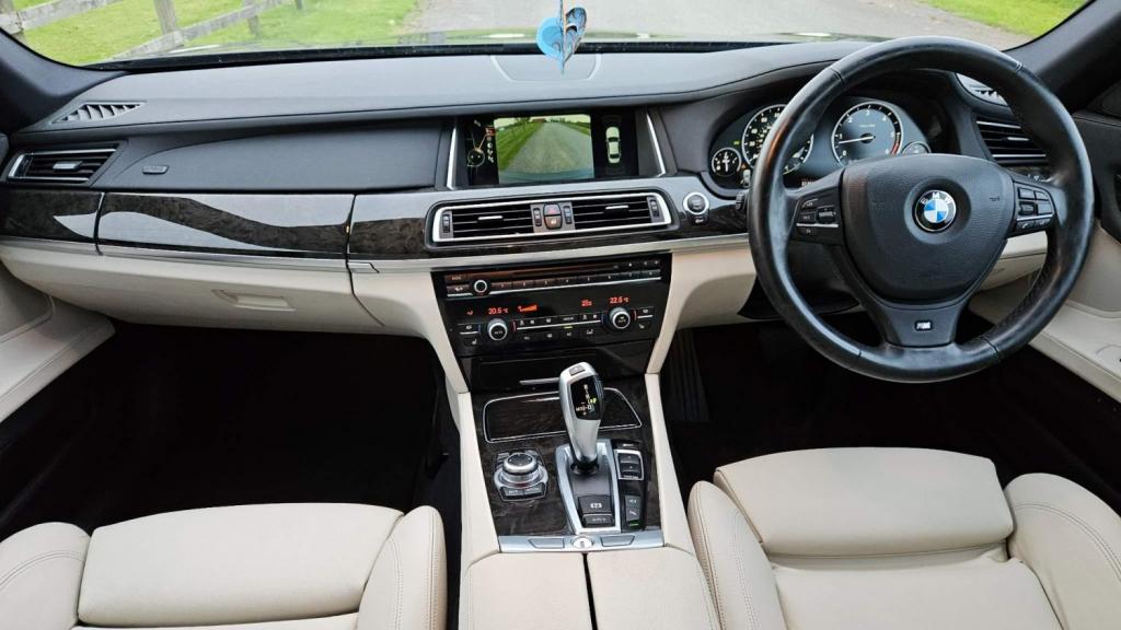 View BMW 7 SERIES 3.0 730d M Sport Auto Euro 5 (s/s) 4dr