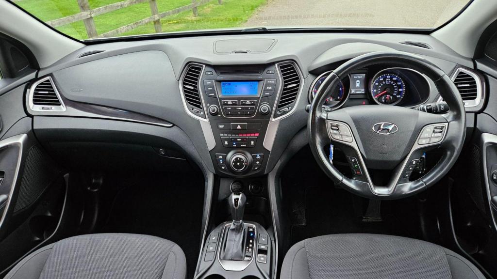 View HYUNDAI SANTA FE 2.2 CRDi Style Auto 4WD Euro 5 5dr (5 seat)