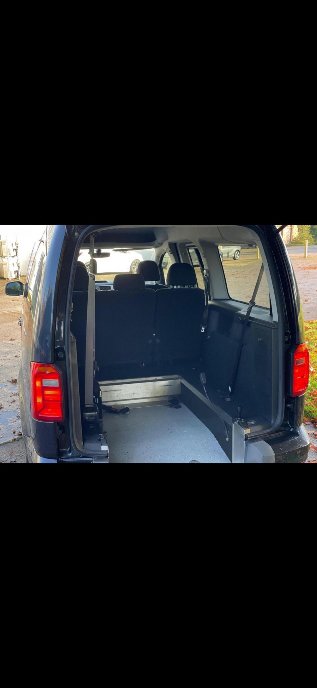 View VOLKSWAGEN CADDY MAXI LIFE 2.0 TDI BlueMotion Tech DSG Euro 6 (s/s) 5dr