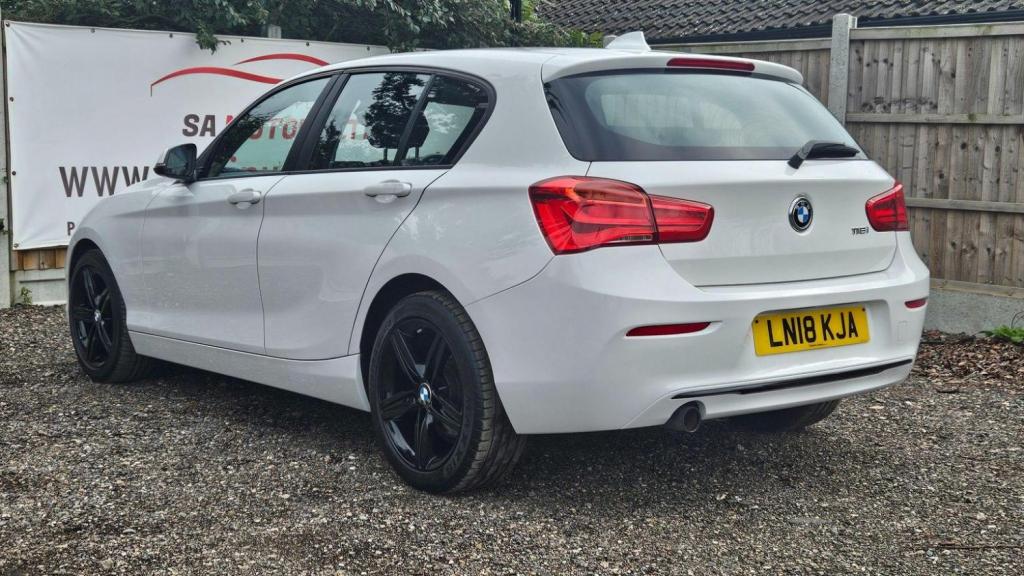 BMW 1 SERIES