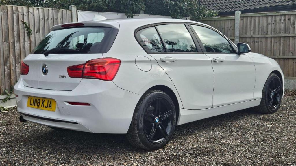 BMW 1 SERIES