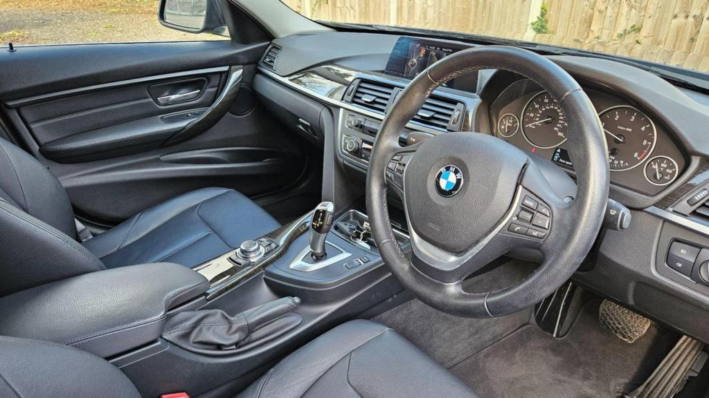 View BMW 3 SERIES 2.0 318d BluePerformance Luxury Touring Auto Euro 6 (s/s) 5dr