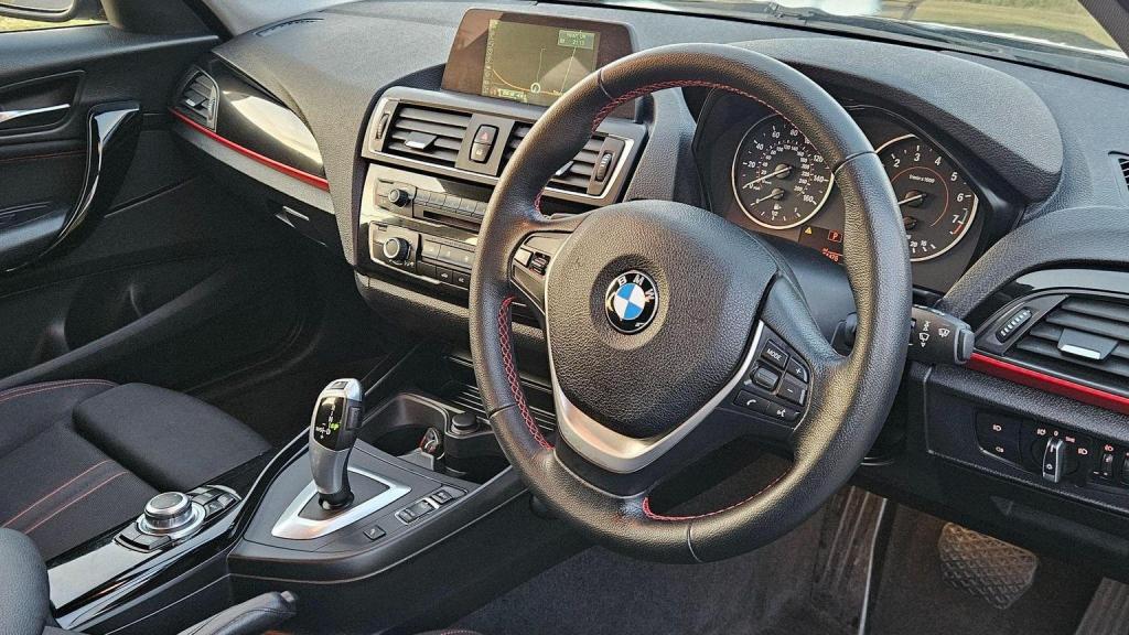 BMW 1 SERIES