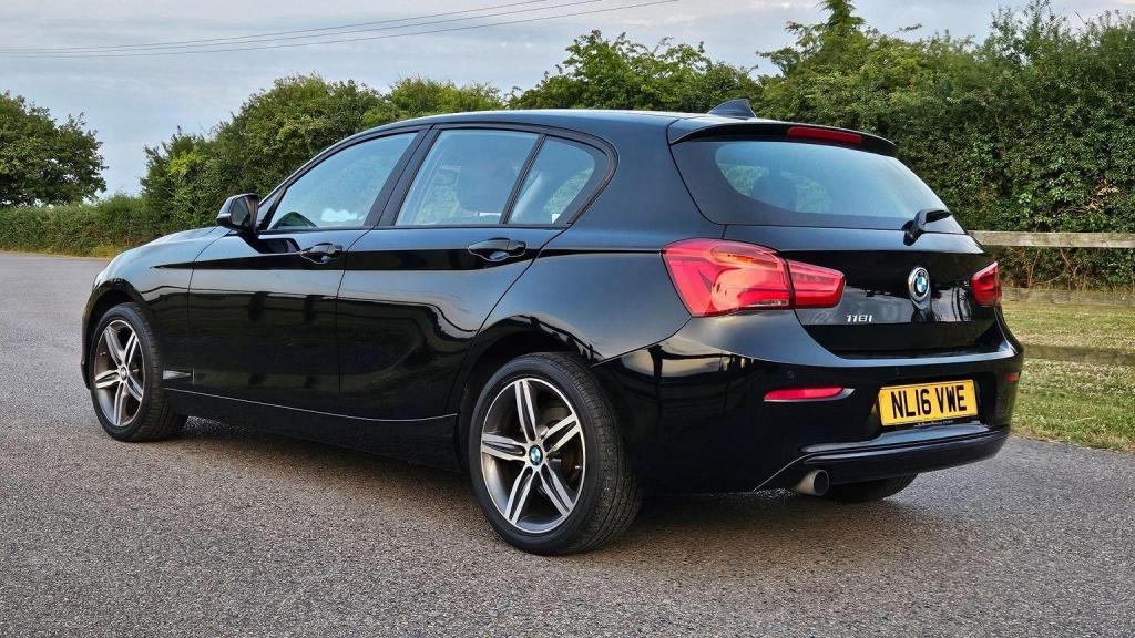 BMW 1 SERIES