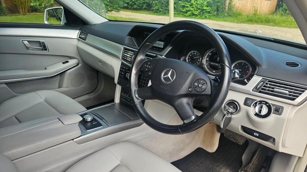 View MERCEDES-BENZ E CLASS 2.1 E220 CDI BlueEfficiency SE G-Tronic+ Euro 5 (s/s) 4dr