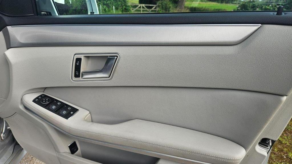 MERCEDES-BENZ E CLASS