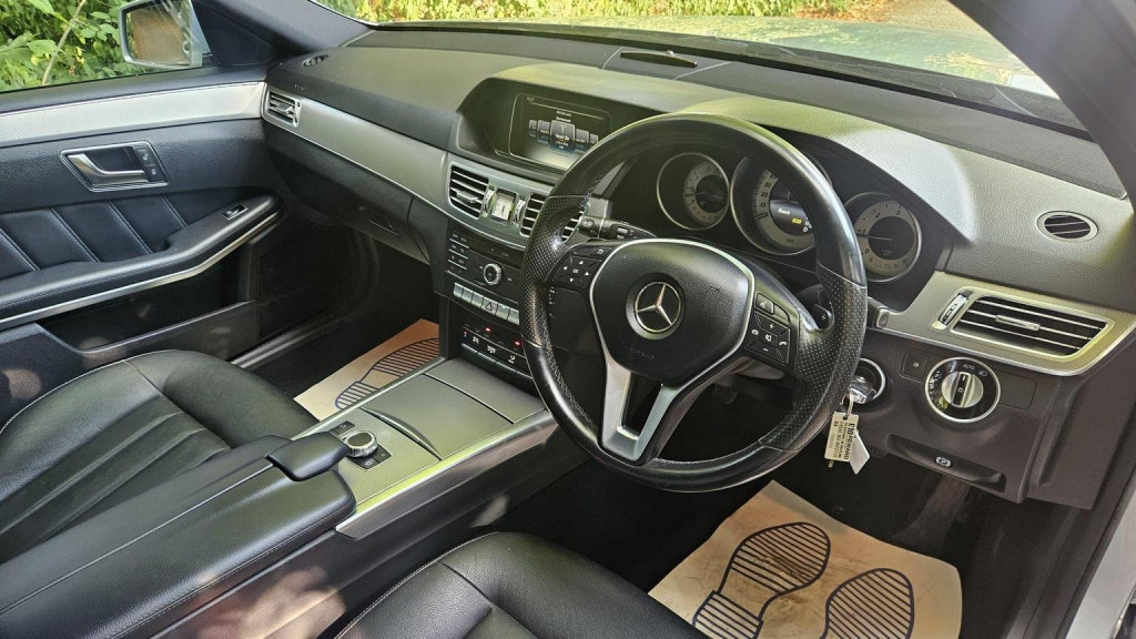 View MERCEDES-BENZ E CLASS 2.1 E220 BlueTEC SE G-Tronic+ Euro 6 (s/s) 5dr