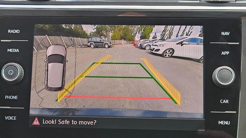 View VOLKSWAGEN TIGUAN 2.0 TDI SEL 4Motion Euro 6 (s/s) 5dr