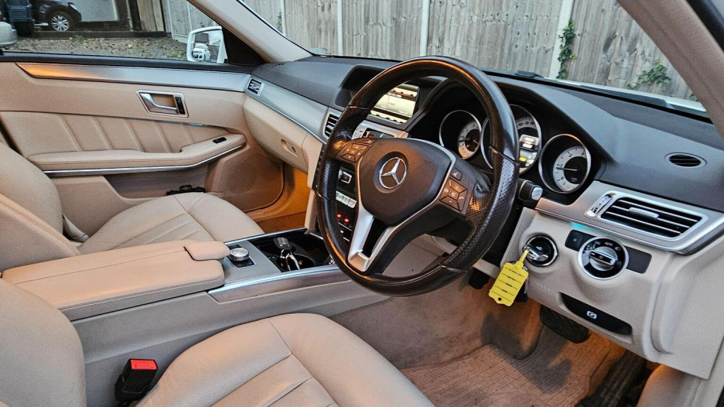 View MERCEDES-BENZ E CLASS 2.1 E220 BlueTEC SE G-Tronic+ Euro 6 (s/s) 5dr