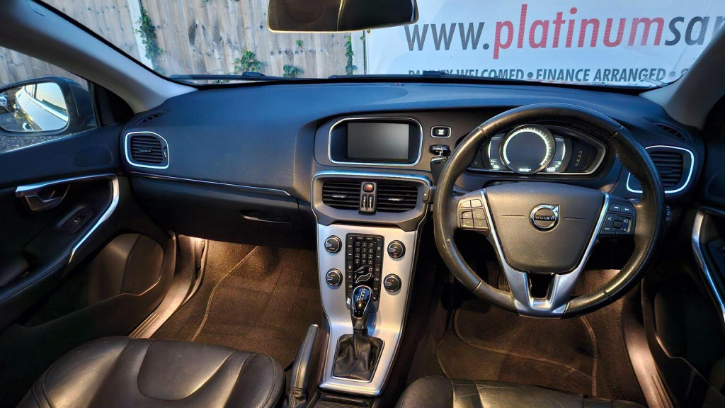 View VOLVO V40 1.5 T3 GPF Inscription Auto Euro 6 (s/s) 5dr