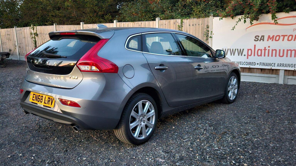 VOLVO V40