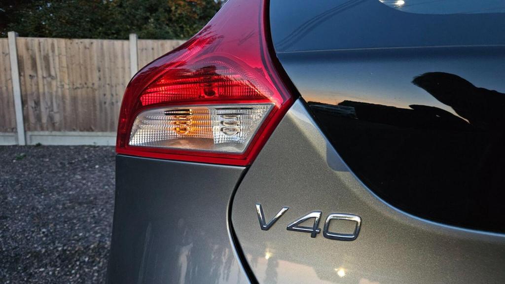 VOLVO V40