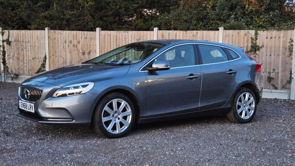 VOLVO V40