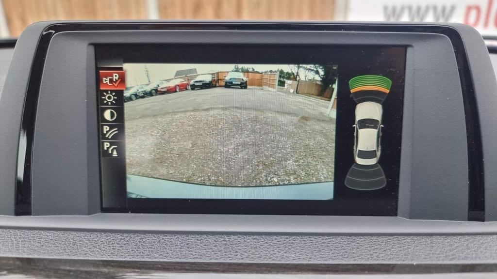 View BMW 3 SERIES 2.0 320d Luxury Auto Euro 5 (s/s) 4dr