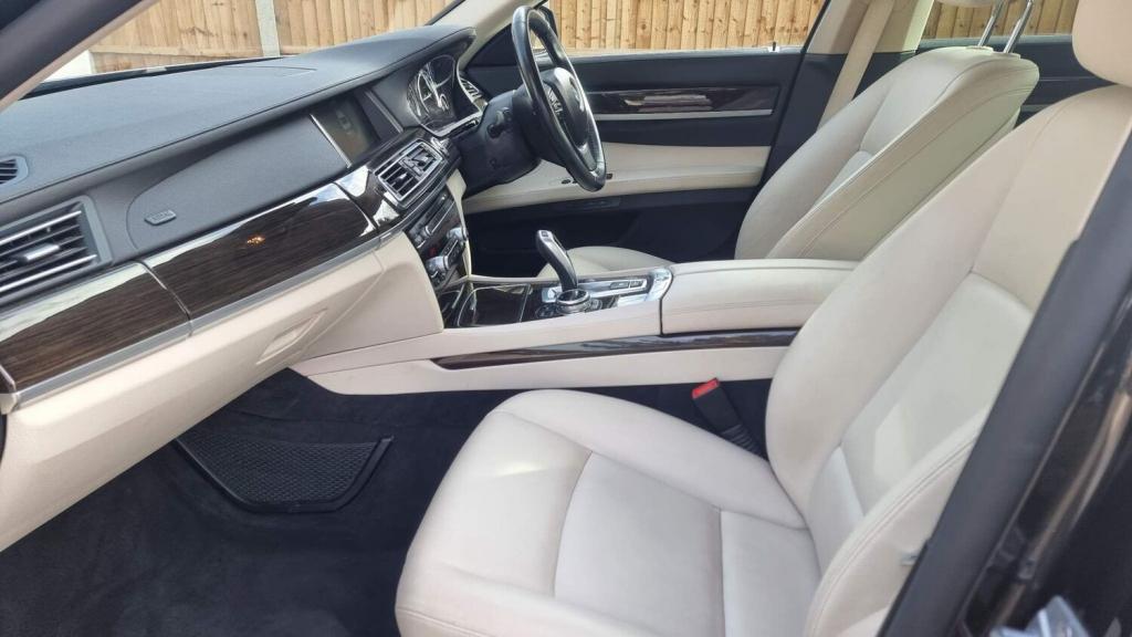 BMW 7 SERIES