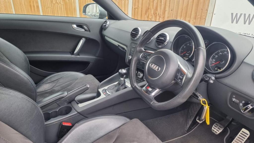 AUDI TT