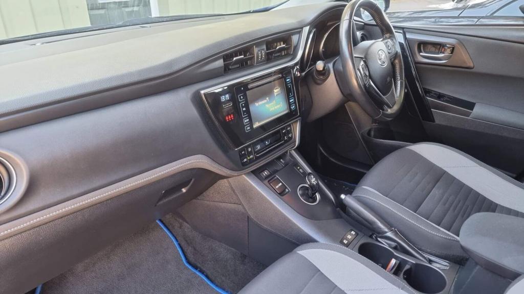 View TOYOTA AURIS 1.8 VVT-h Icon CVT Euro 6 (s/s) 5dr (Safety Sense)