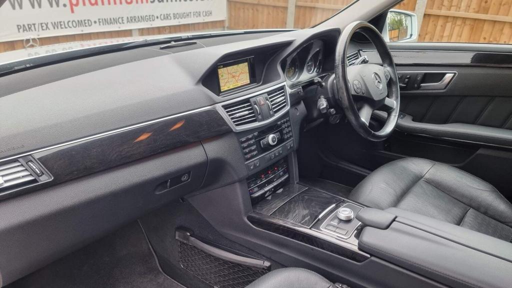 MERCEDES-BENZ E CLASS