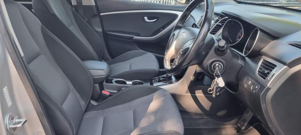 View HYUNDAI I30 1.6 CRDi Blue Drive SE Nav DCT Euro 6 (s/s) 5dr