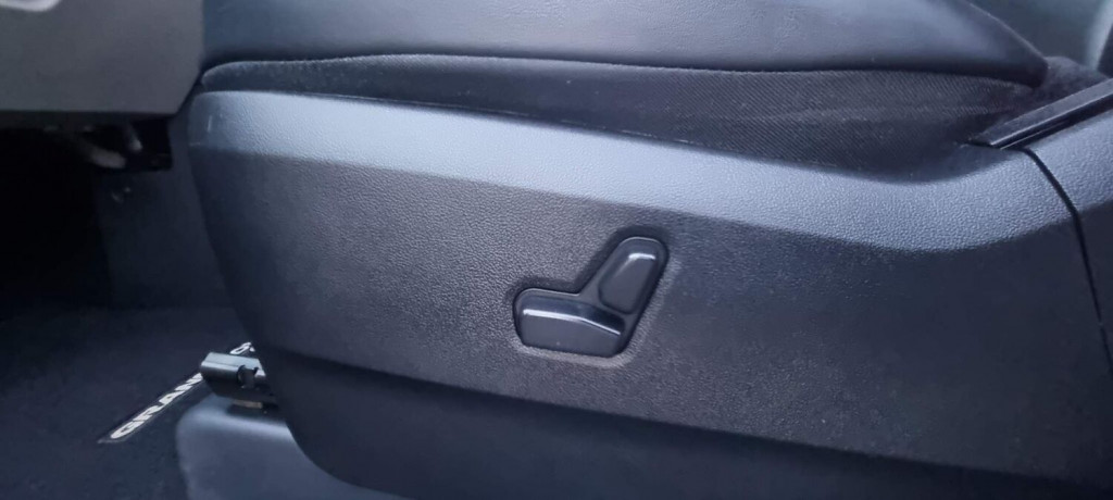 CHRYSLER GRAND VOYAGER