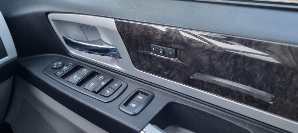 CHRYSLER GRAND VOYAGER