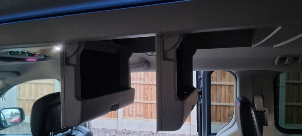 CHRYSLER GRAND VOYAGER