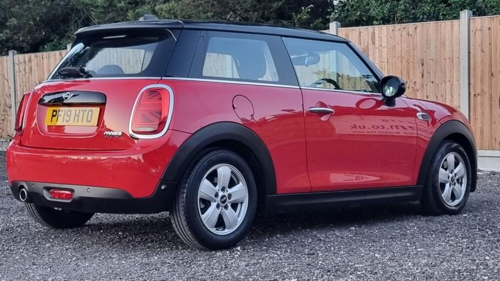MINI HATCH