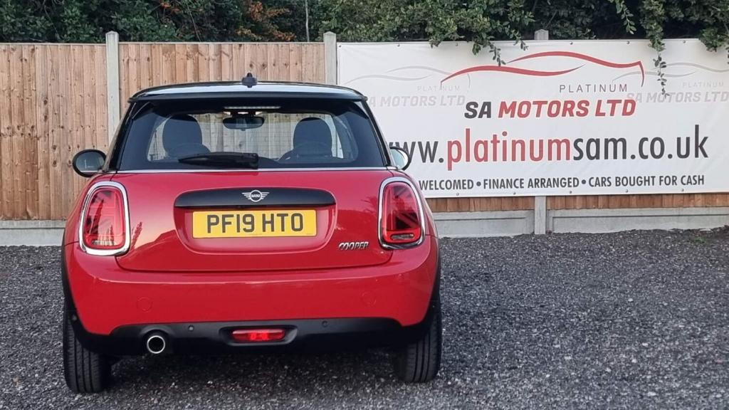 MINI HATCH