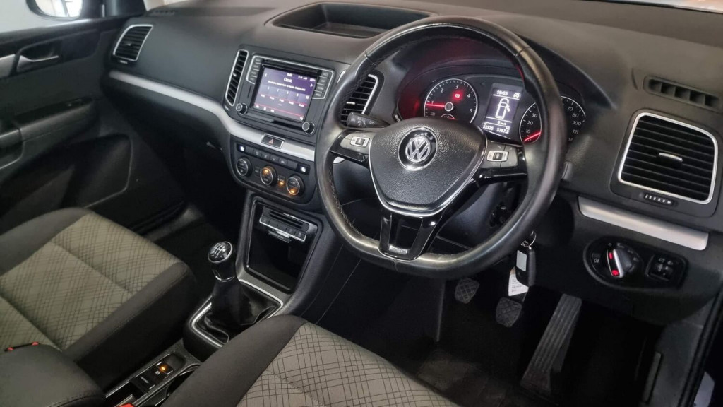 VOLKSWAGEN SHARAN