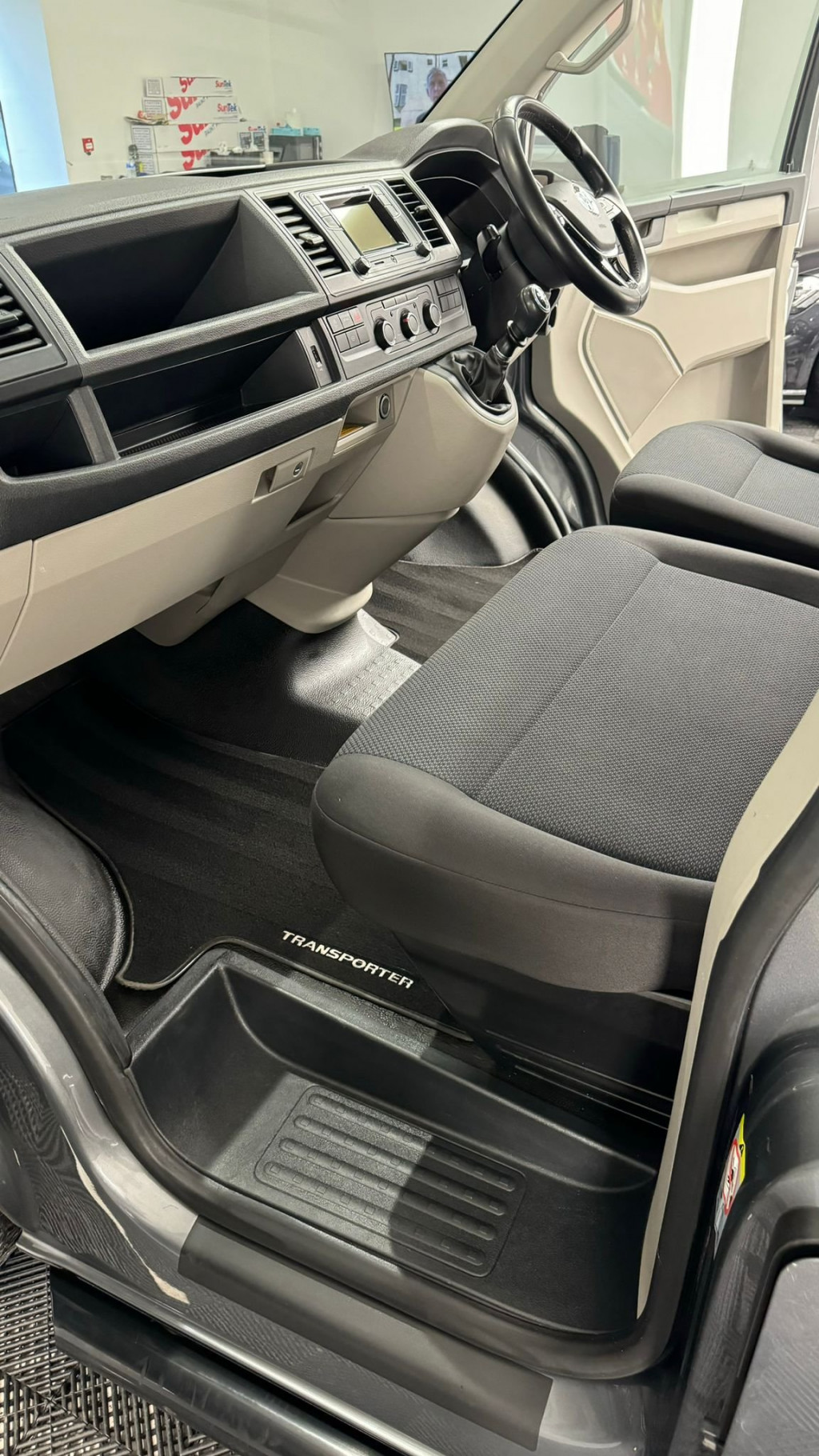 VOLKSWAGEN TRANSPORTER