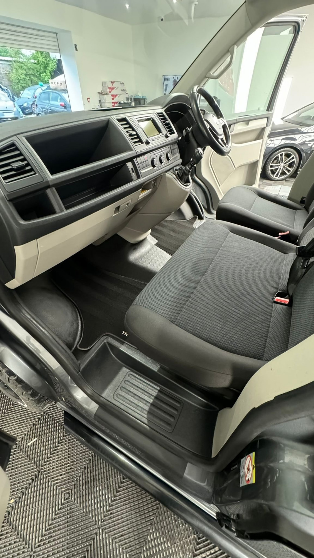 VOLKSWAGEN TRANSPORTER