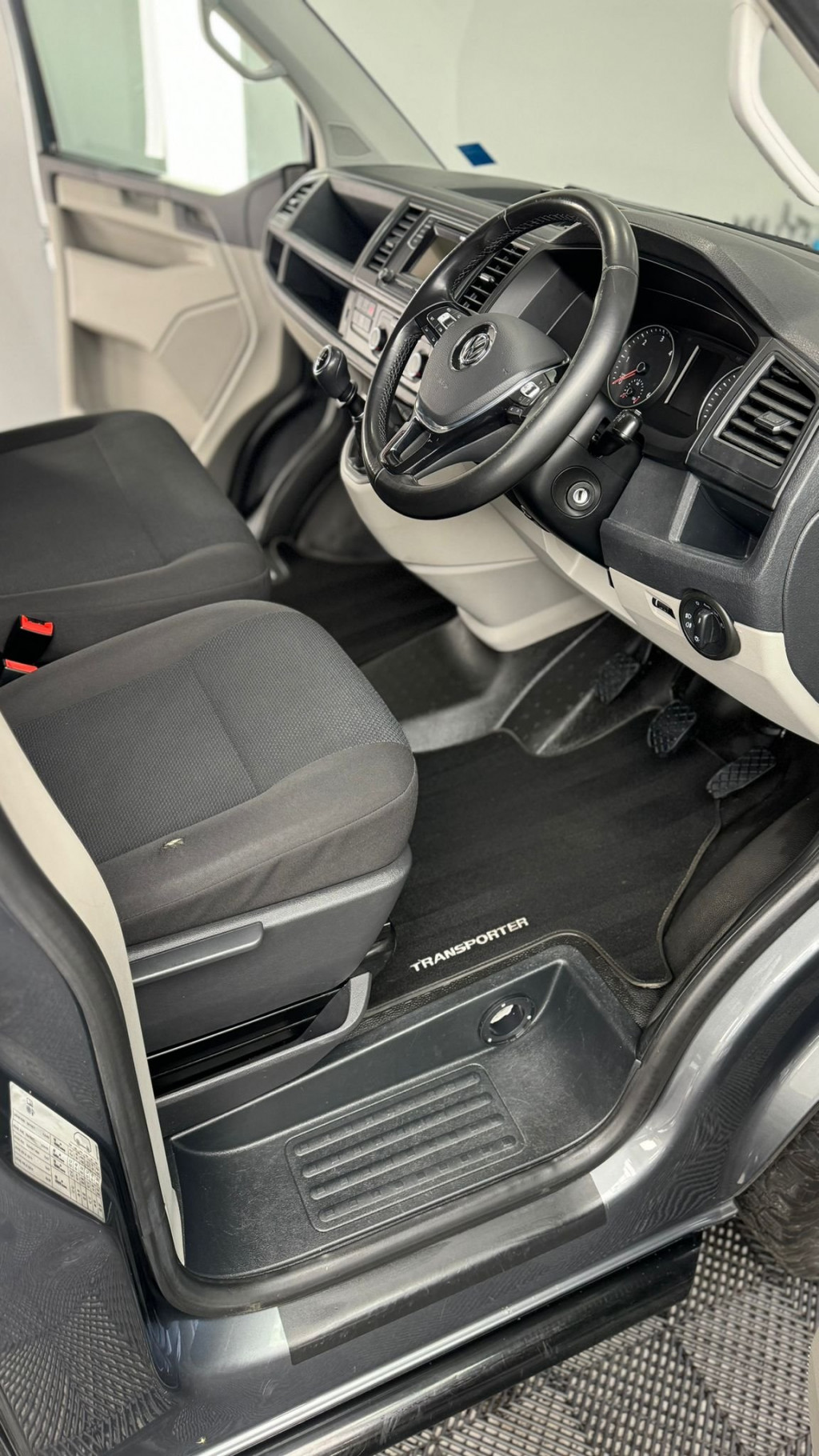 VOLKSWAGEN TRANSPORTER