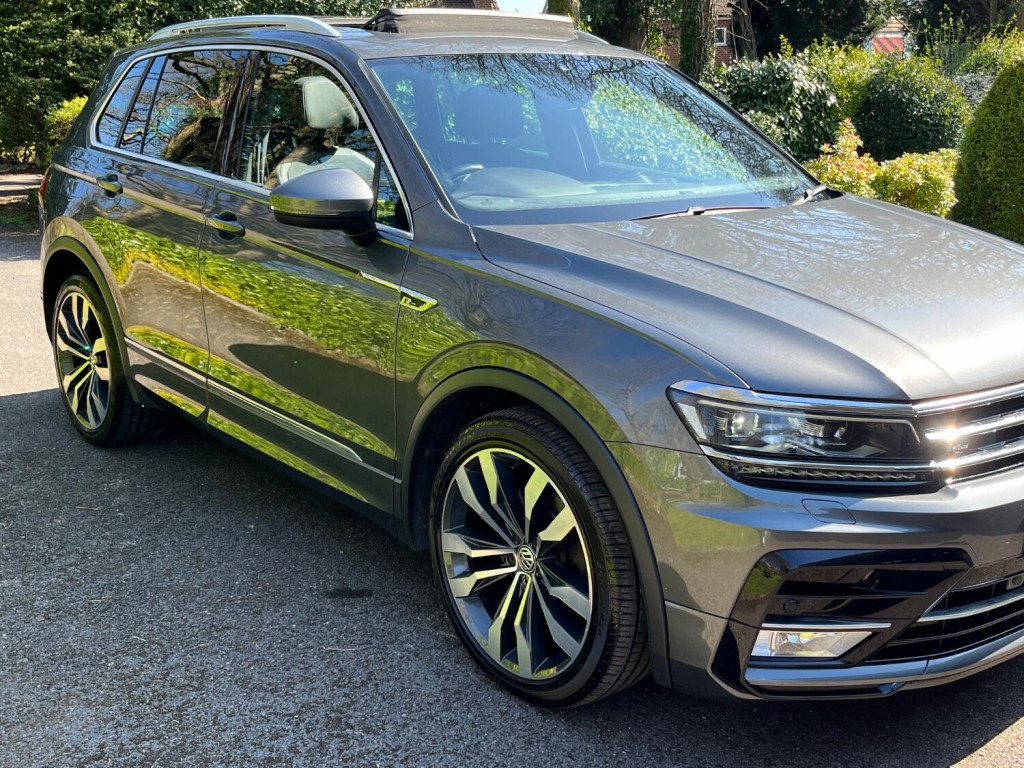 VOLKSWAGEN TIGUAN