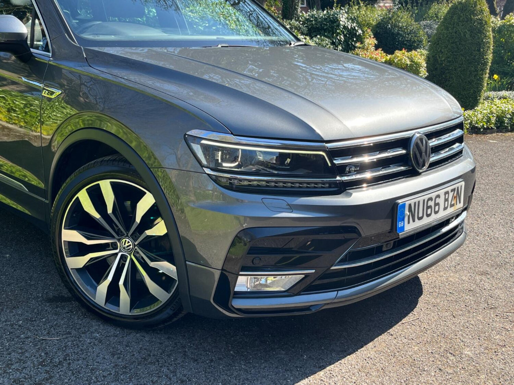 View VOLKSWAGEN TIGUAN 2.0 TDI BlueMotion Tech R-Line