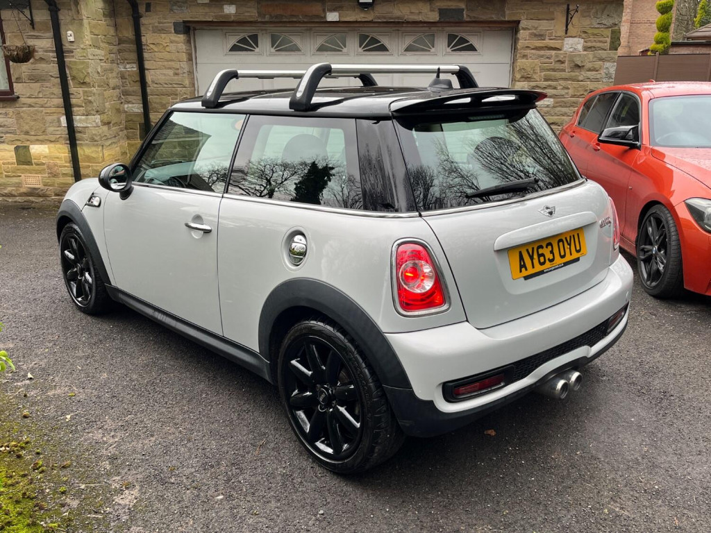 MINI HATCH