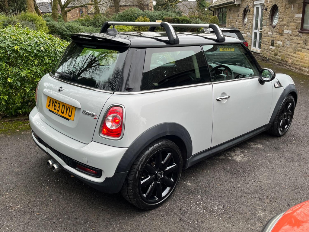 MINI HATCH