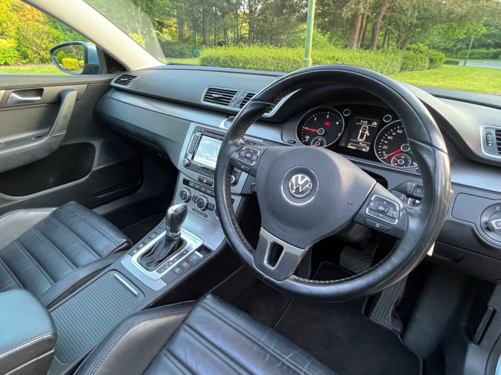 VOLKSWAGEN PASSAT